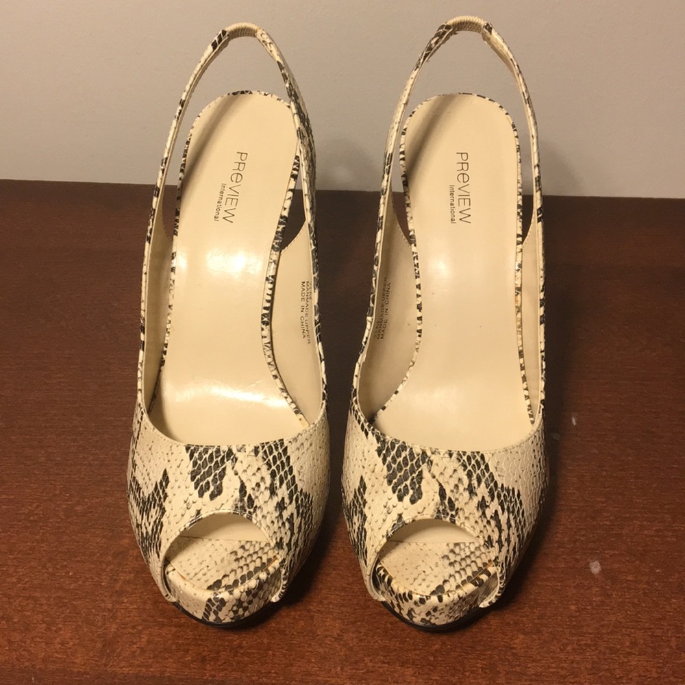 💥SALE $10💥 NWOT Faux snake leather open toe 7.5